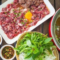 ชุดหมูใหญ่ (หมู สามชั้น ตับ ไส้)