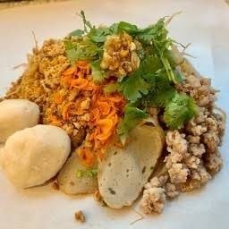 ก๋วยเตี๋ยวแห้งโบราณ (ตลาดนัดเขางู)