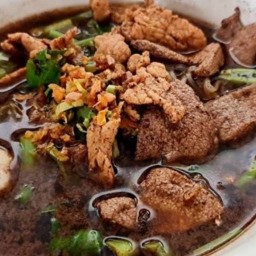 กระเพรา บนตึกดำ🏤 ก่อนถึงไฟแดงแยกหนองพอง