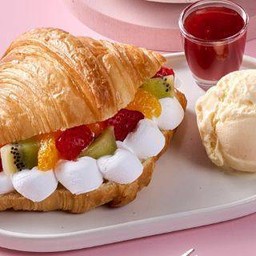 ครัวซองต์ผลไม้รวม ไอศกรีม