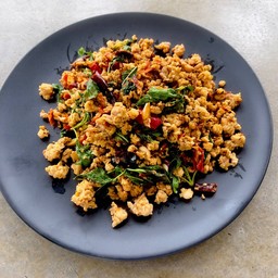 กะเพราเป็นกับข้าว