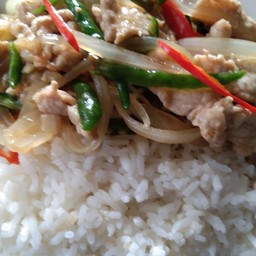 หมูชิ้นผัดพริกสด