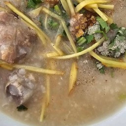 ข้าวต้มทรงเครื่องไก่ฉีก