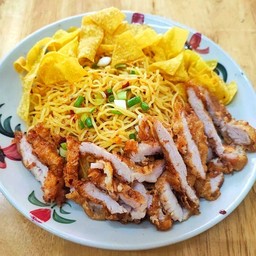 บะหมี่แห้งจัมโบ้ (หมูทอดล้วน)