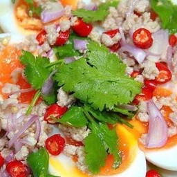 ยำไข่ต้มหมูสับ