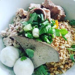 ก๋วยเตี๋ยวต้มยำกระดูกหมูอ่อน