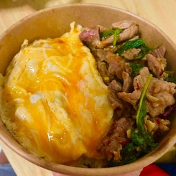 กะเพาเนื้อ+ไข่ข้น