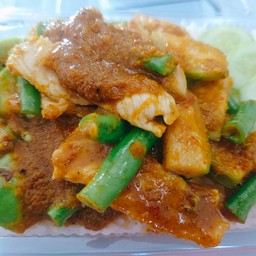 ข้าวผัดพริกแกง(ใต้) หมู