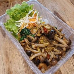 Stir Fried Glass Noodles With Basil And Mushrooms - วุ้นเส้นผัดกะเพราเห็ด