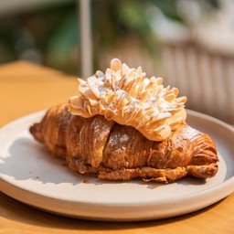 อัลมอนด์ครัวซอง