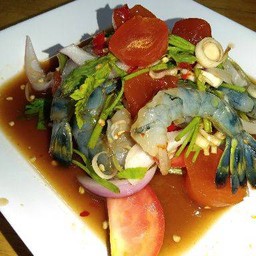 ยำไข่แดงกุ้งสด