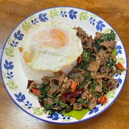 กะเพรา เนื้อน่องลายสไลค์  (ไม่มีไข่)