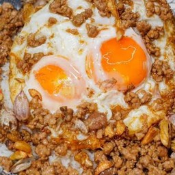 ข้าวหมูสับทอดกระเทียม+ไข่ดาวแฝด