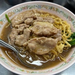 ราดหน้ายอดผักนายเหลา (ตลาดนางลิ้นจี่) สาขาวัชรพล