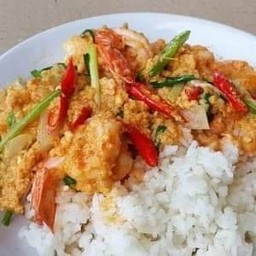 ผัดผงกระหรี่ราดข้าว