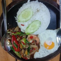 ร้านเจ๊เอ๋โจ๊กเกาเหลาเลือดหมู เข้าซอยธนาคารกสิกรไทย ตึกสีส้มขวามือ