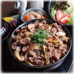 ขุดข้าวหน้าเนื้อย่าง