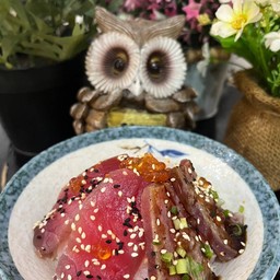 ข้าวซูชิหน้าทูน่าทูโทน