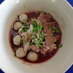ก๋วยเตี๋ยวหมูน้ำตก มาโนช จ.เจริญ