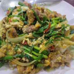 เนื้อผัดผงกะหรี่ราดข้าว (ที่ร้านใช้เนื้อติดมันเท่านั้นค่ะ)
