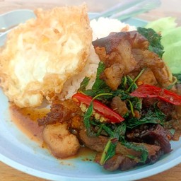 ข้าวกระเพราหมูย่างไข่ดาว