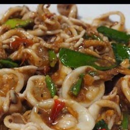 ทะเลผัดพริกขี้หนูสวนราดข้าว