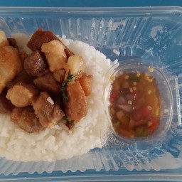 กินกัญ ข้าวหมูทอด(เคี้ยวจนลิ้นแตกก็ยังไม่อร่อย) ไม่มีสาขา