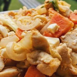 ข้าวอกไก่  ผัดไข่เค็ม