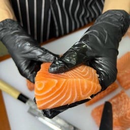 Sal_Salmonnn แซลมอน สุขุมวิท 50