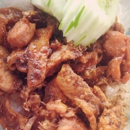 ข้าวไก่ทอดกระเทียม