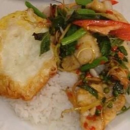 ผัดขี้เมาราดข้าว