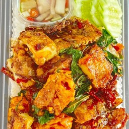 ข้าวกระเพราไข่ดาวทอดกรอบ