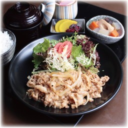 ชุดข้าวหมูผัดซอสขิง