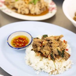 กระเพราเป็ดพะโล้