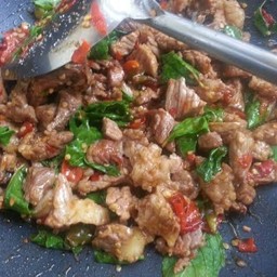 กะเพราเนื้อ กับข้าว