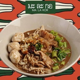 ก๋วยเตี๋ยวน้ำตก รวมหมู (หมูสด,หมูตุ๋น,ลูกชิ้น)