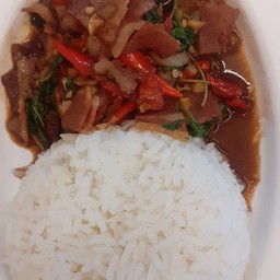 ผัดกระเพราเนื้อราดข้าว+ไข่ดาว