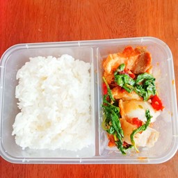 กะเพราหมูกรอบ