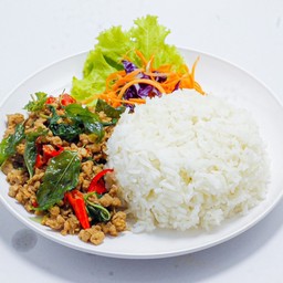 ข้าวราดผัดกะเพรา