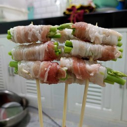 หน่อไม้ฝรั่ง  พันเบคอน