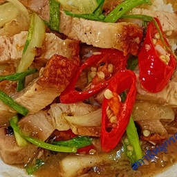 กับข้าว-หมูกรอบผัดน้ำมันหอย