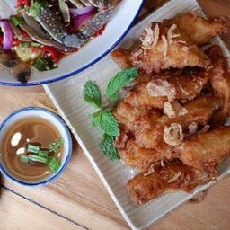 ปีกไก่กลางทอด ซอสมะขาม 20 ชิ้น
