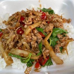 ผัดกระเพราราดข้าว