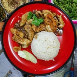 ข้าวรวมทะเลกระเทียม