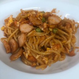 สปาเก็ตตี้ผัดซอสไส้กรอก