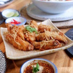 ปีกไก่ทอดตะไคร้ 10 ชิ้น