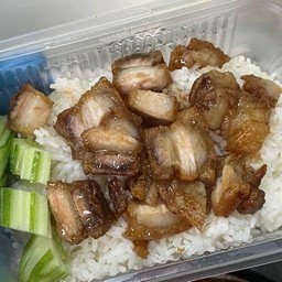 ข้าวหมูกรอบทอดน้ำปลา