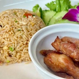 ข้าวผัดปู + เนื้อแดดเดียวทอด