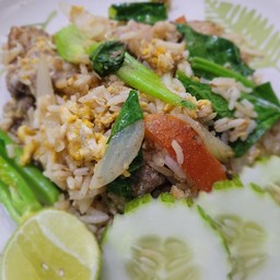 ข้าวผัดเนื้อ (ที่ร้านใช้เนื้อติดมันเท่านั้นค่ะ)