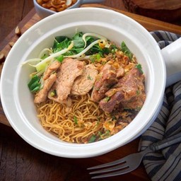 บะหมี่แห้งฮองเฮา红烧鸡蛋面